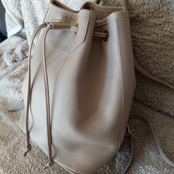 J.W. Hulme Co. Taupe leather backpack drawstring bucket bag - Picture 3 of 9